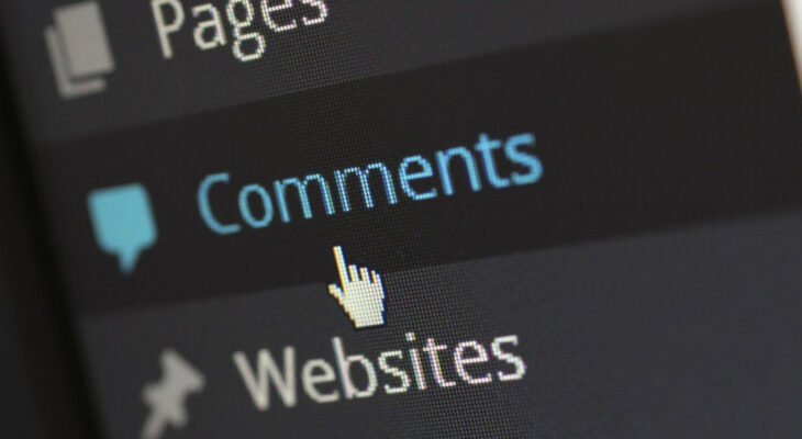 a cursor hovers over a button labeled "comments"